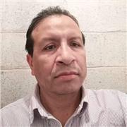 Profesor de Química, a alumnos que necesiten de asesorías en esta asignatura